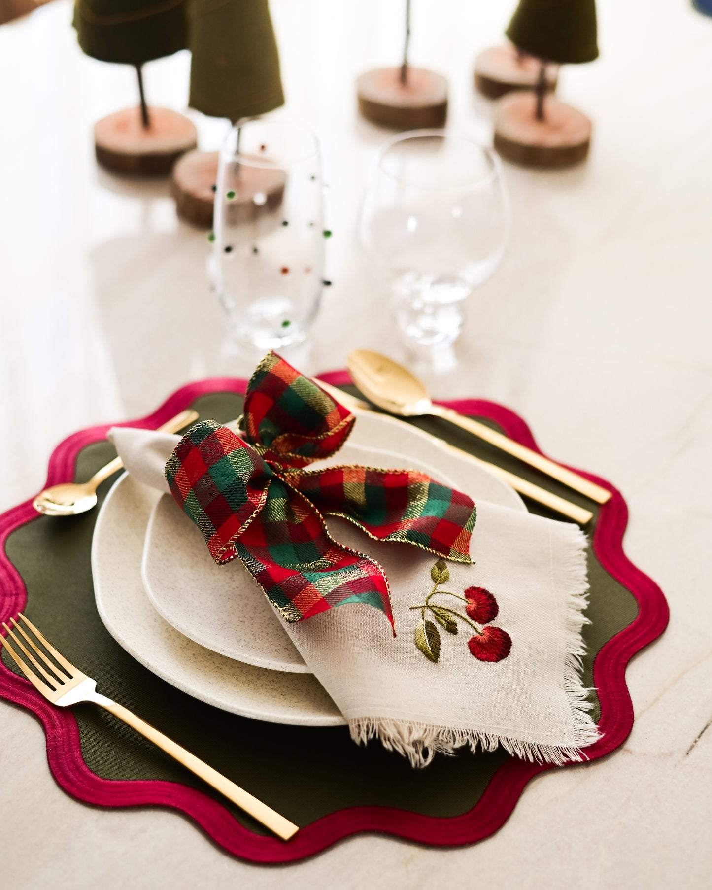 Guardanapo em Linho Rústico com Bordado Cerejas - prazo 20 dias