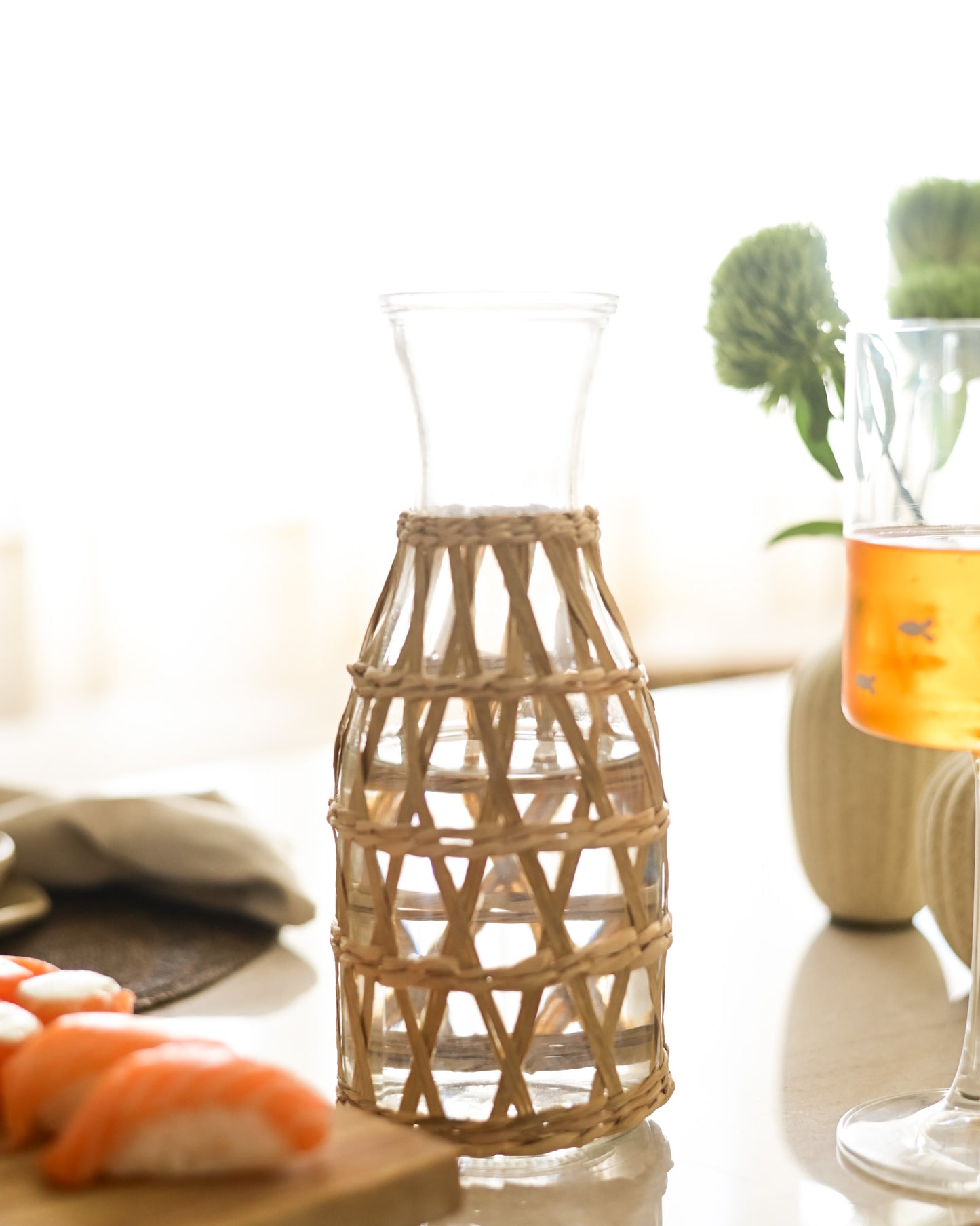 Jarra em Vidro e Rattan