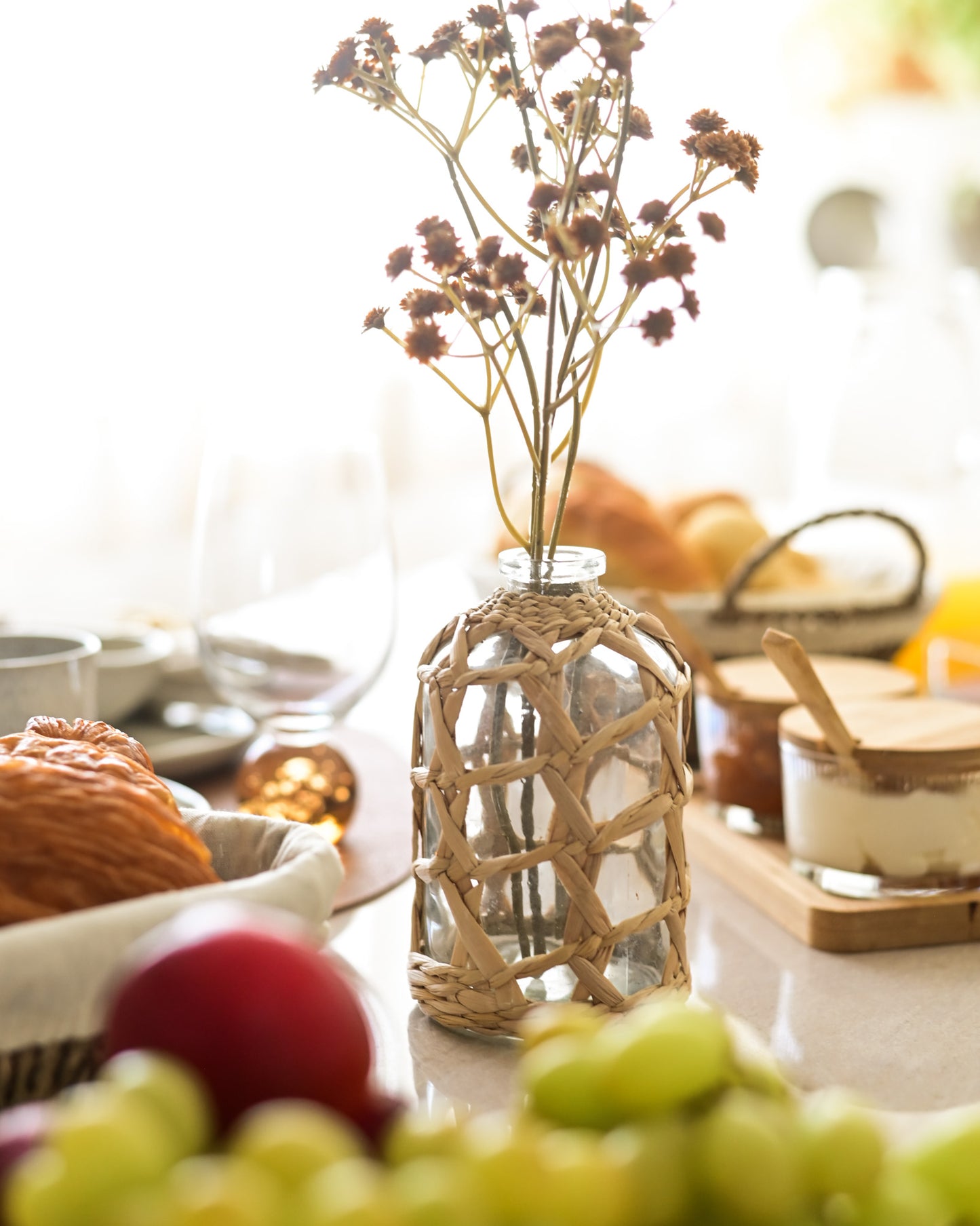 Vasinho em Vidro e Rattan