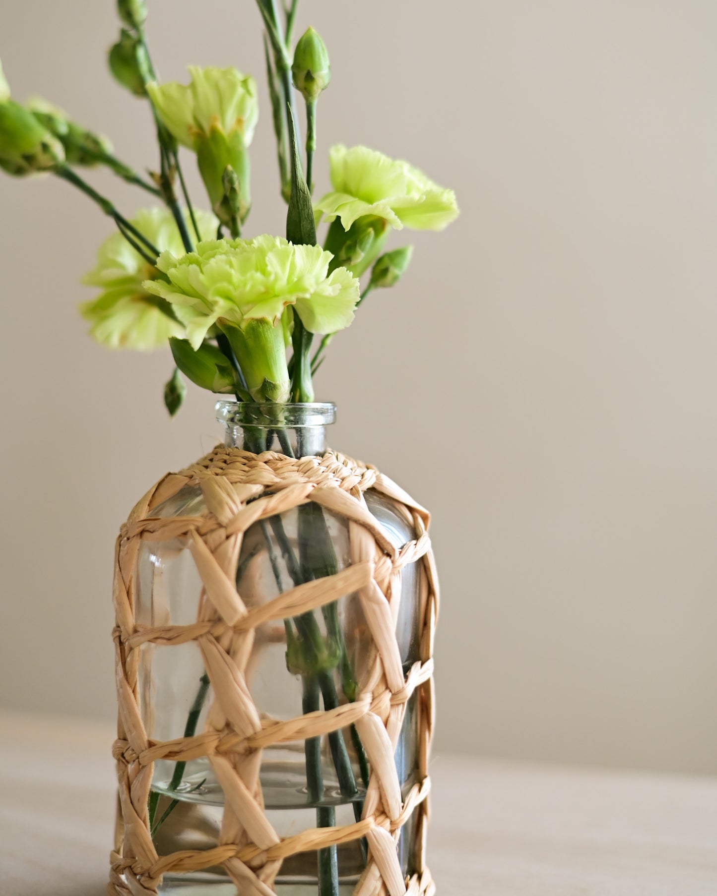 Mini Vaso em Vidro e Rattan