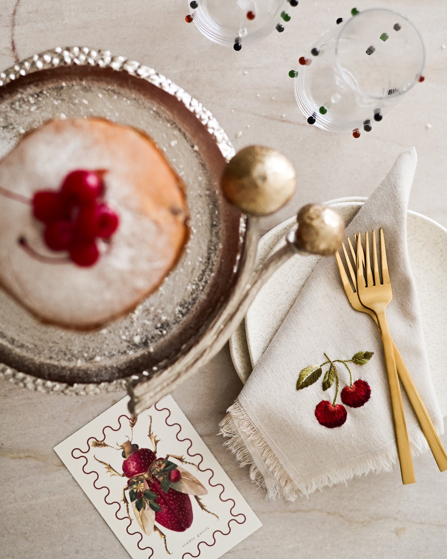 Guardanapo em Linho Rústico com Bordado Cerejas - prazo 20 dias