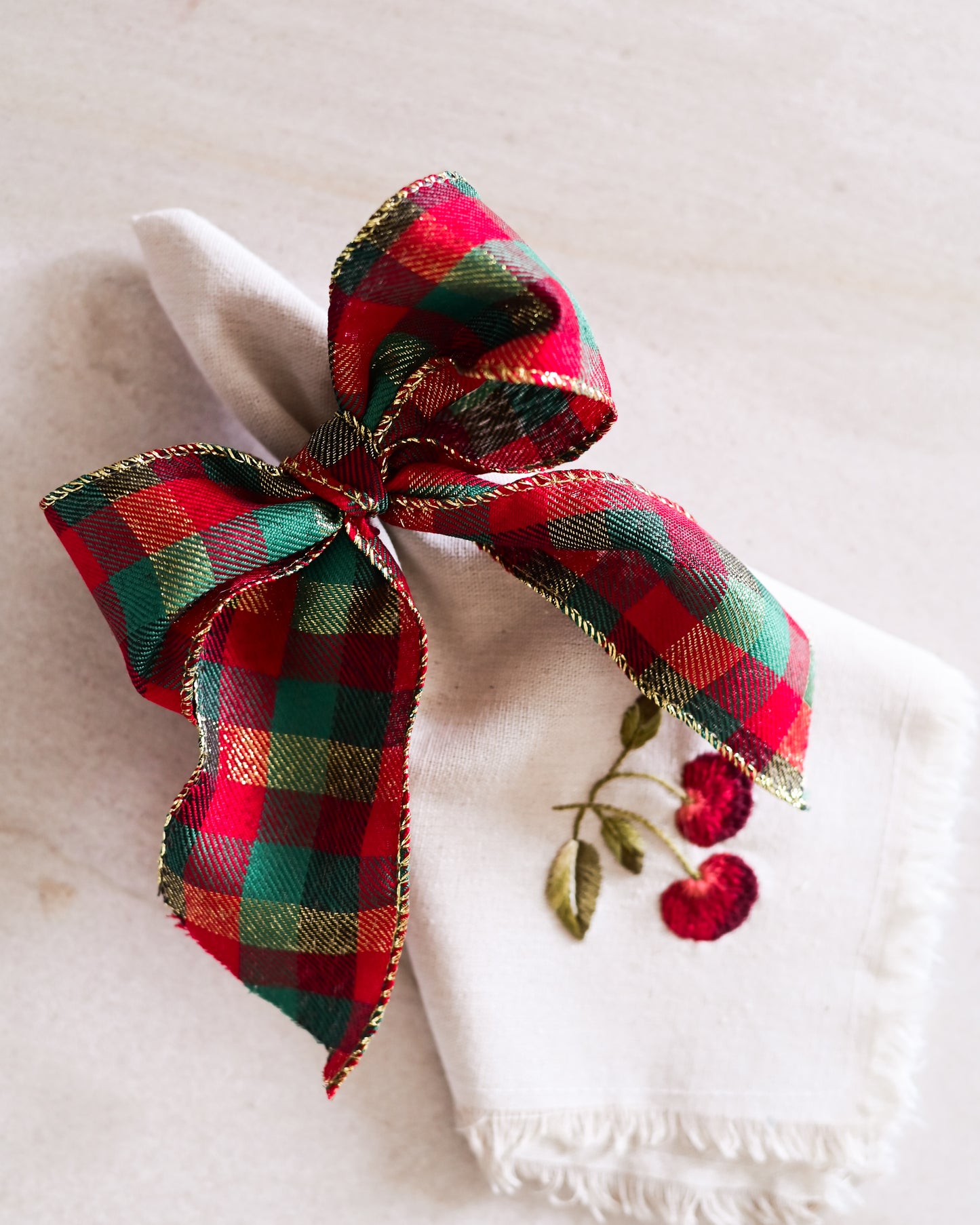 Guardanapo em Linho Rústico com Bordado Cerejas - prazo 20 dias