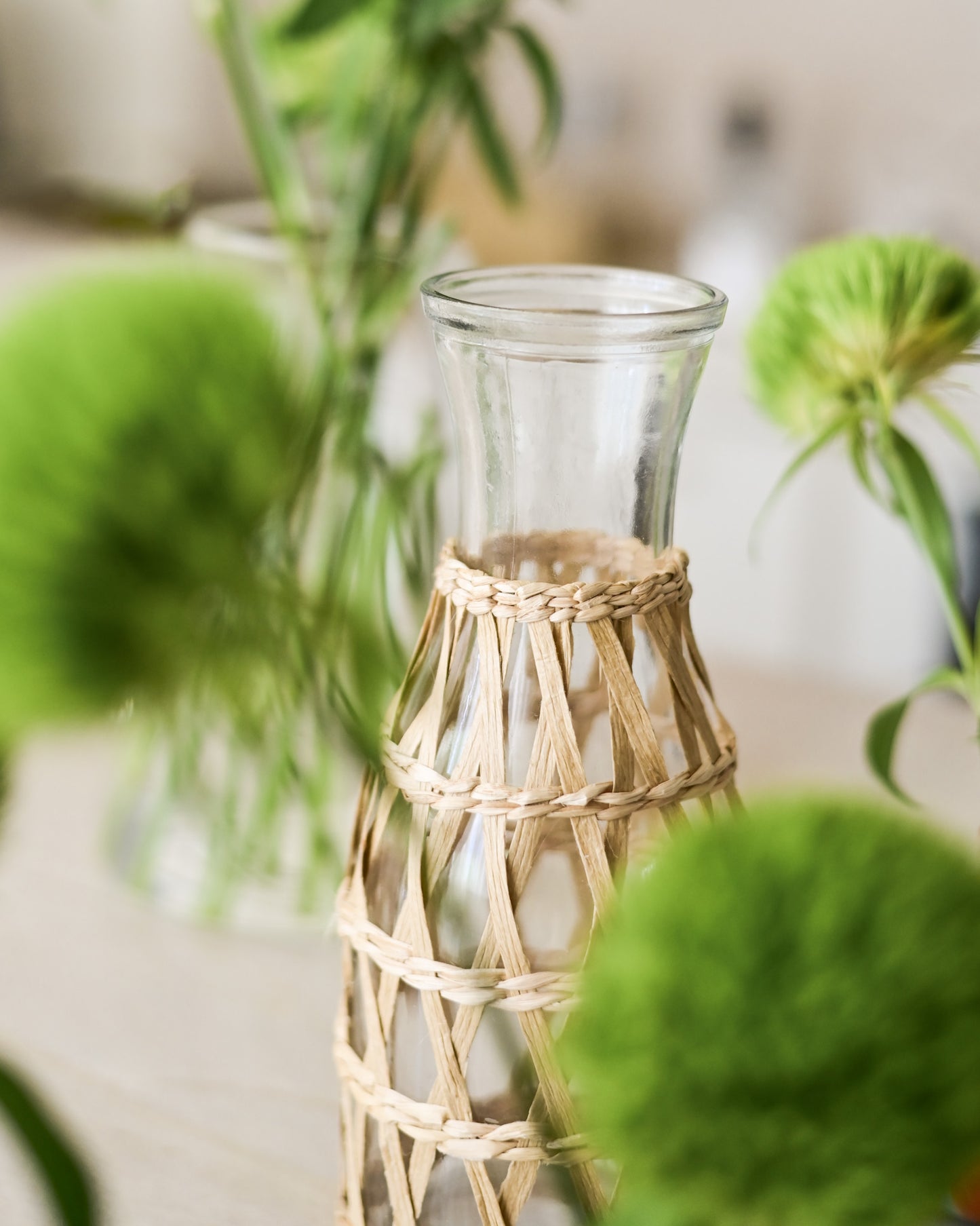 Jarra em Vidro e Rattan