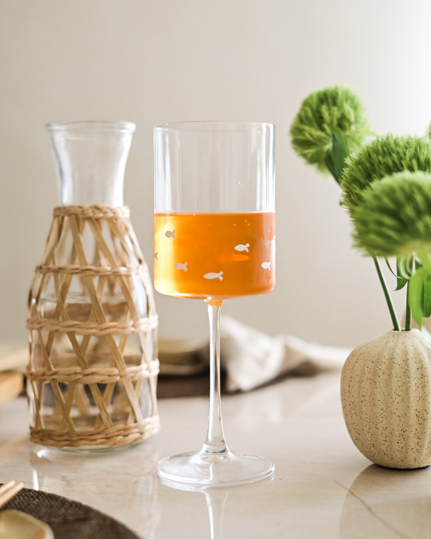 Jarra em Vidro e Rattan