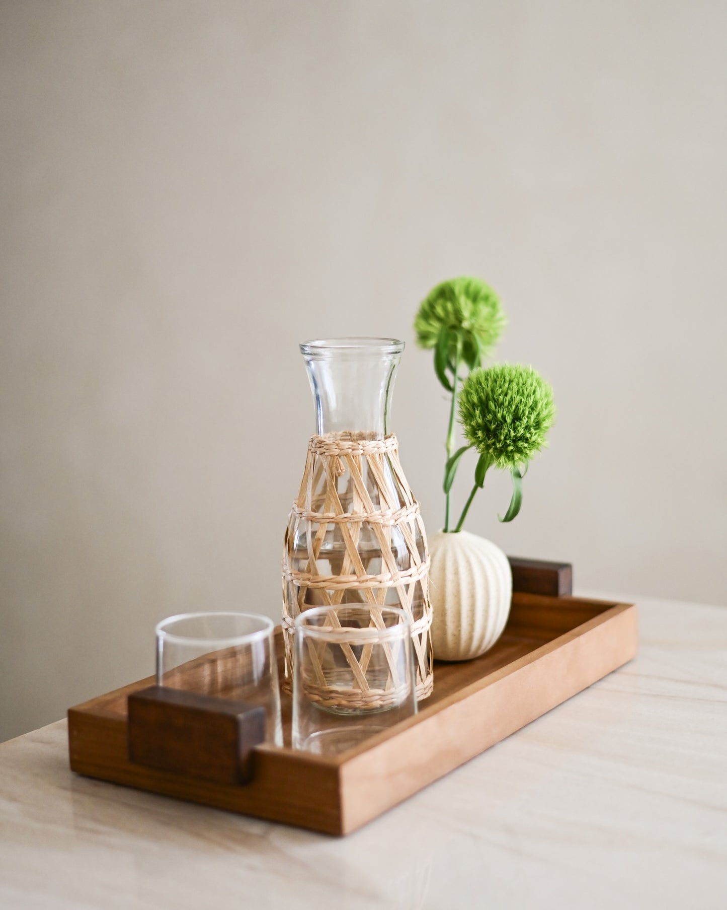 Jarra em Vidro e Rattan