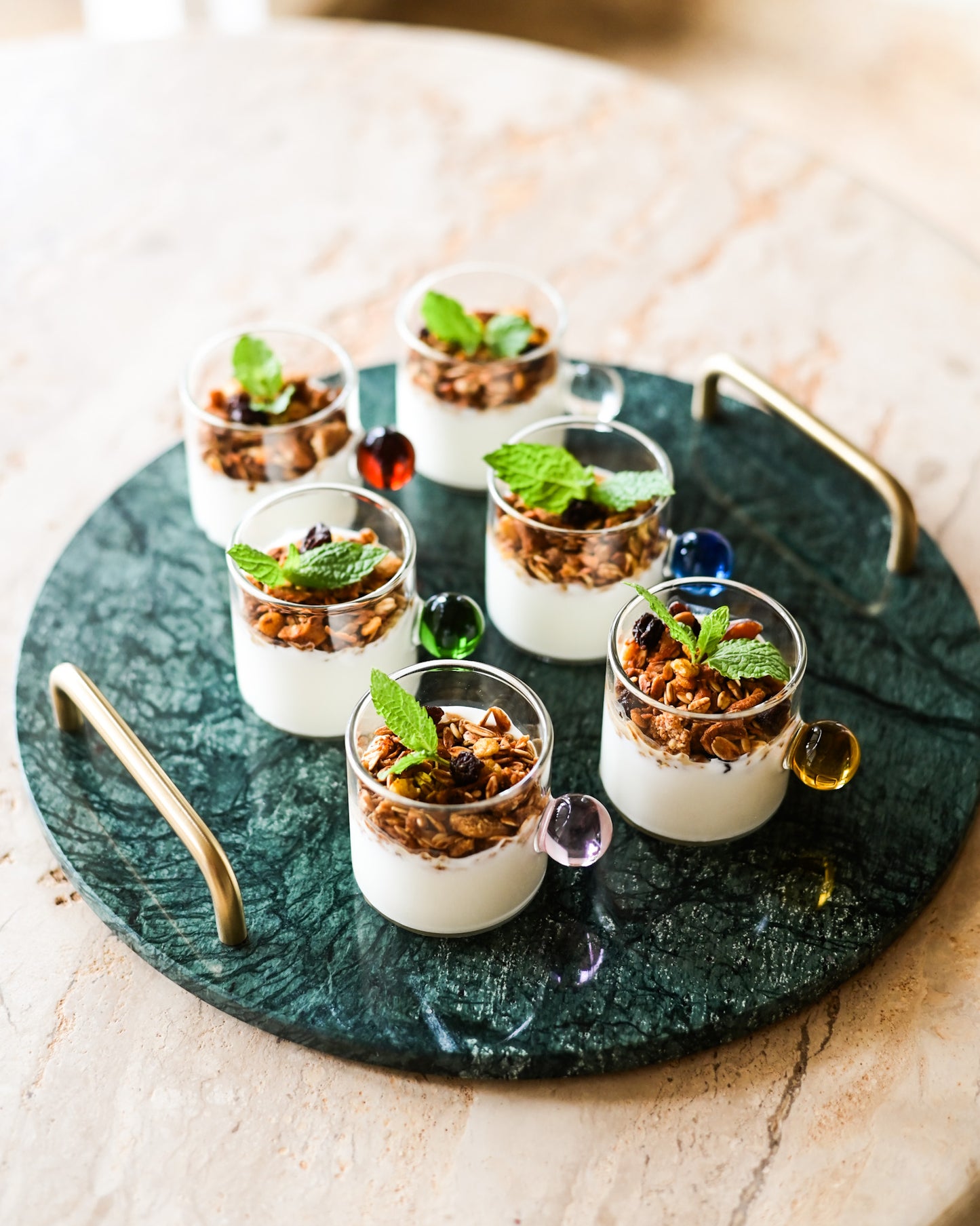 Bandeja Redonda em Mármore Verde com Alça