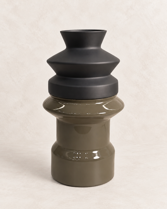 Vaso em Porcelana Totem Preto com Verde G