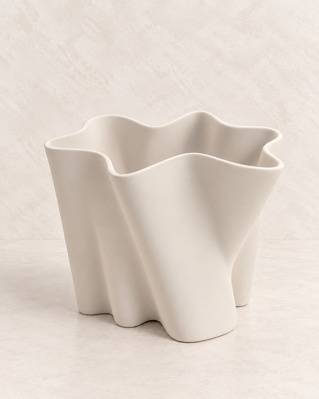 Vaso em Porcelana Branca Fosca efeito Retorcido