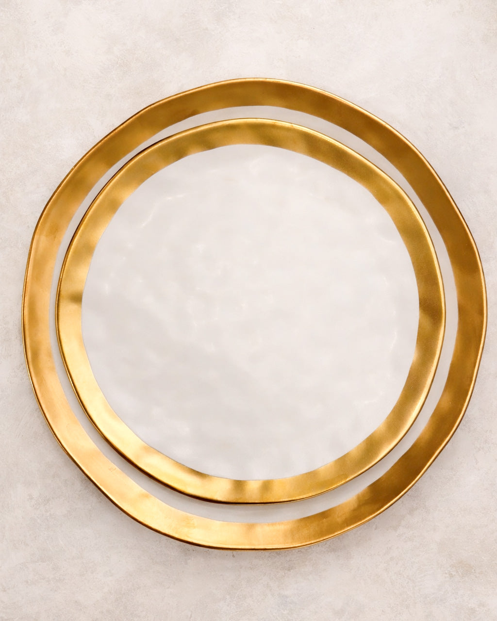 Prato de Sobremesa em Porcelana Off White e Dourado